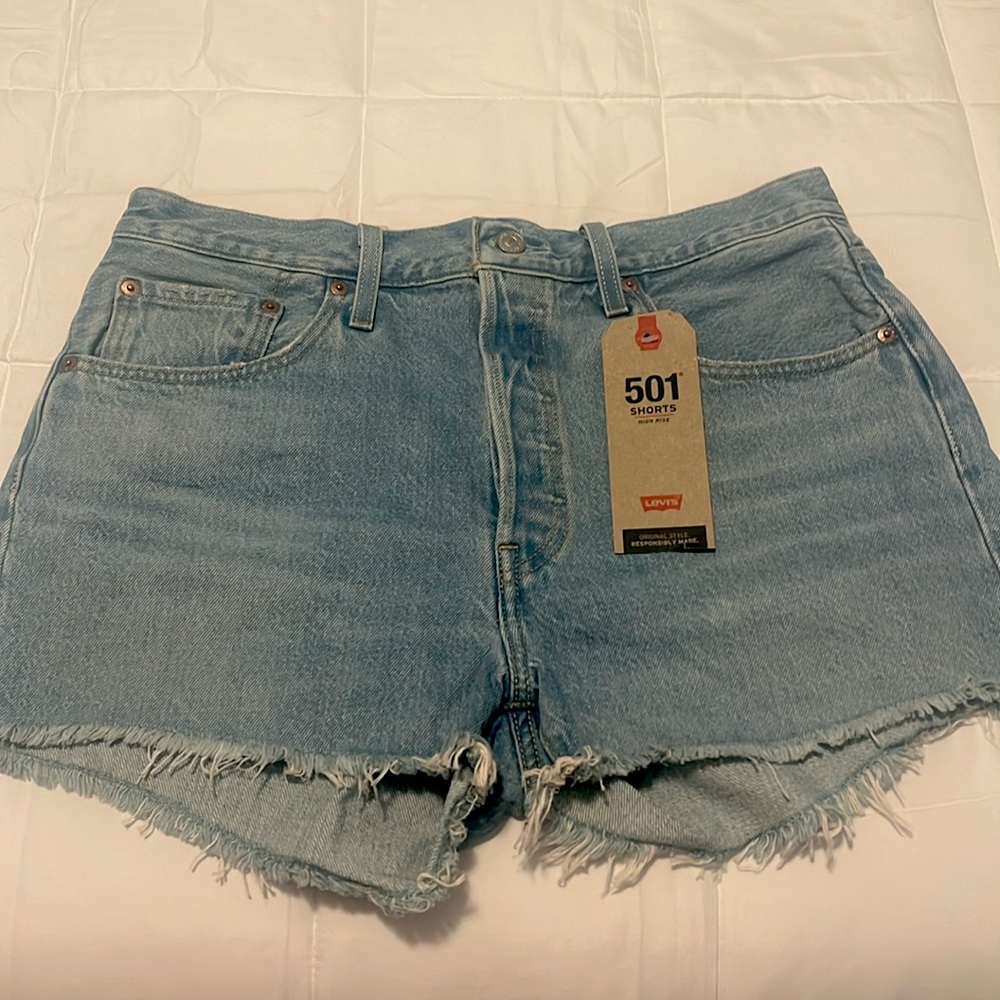 NWT Women’s Levi 501 Blue Jean Shorts Size 31 Button Fly High Rise